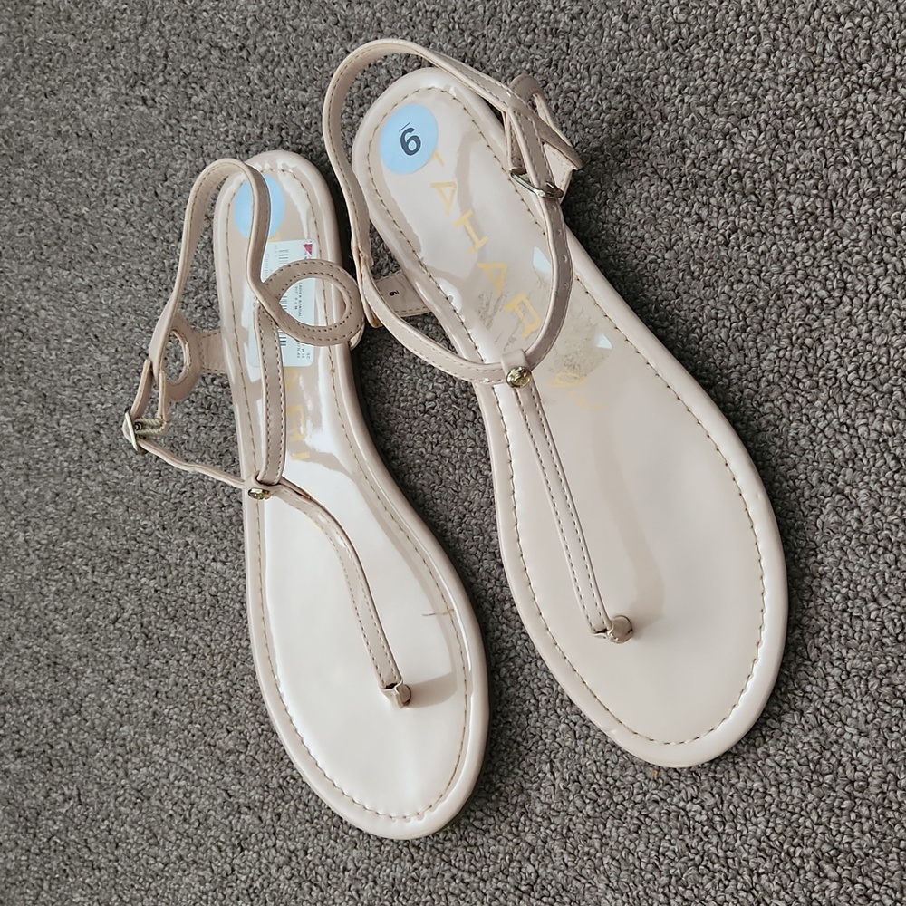 Tahari girl sandel size 9
